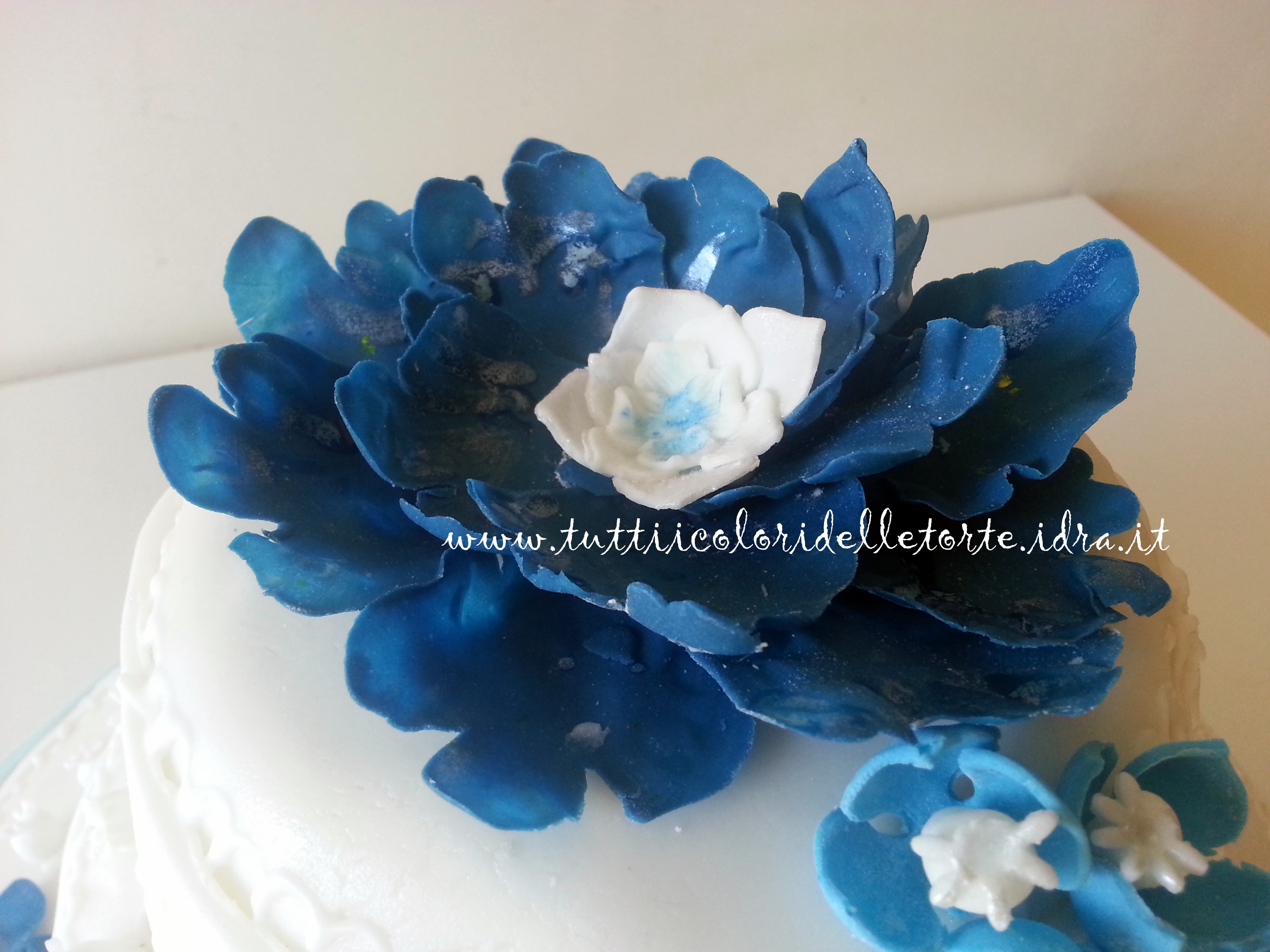 Torta con Fiori Azzurri - Tutti i Colori delle Torte Tutti i Colori delle  Torte